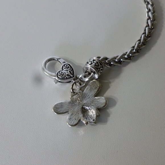 Silvertone Bee Bracelet NIP - Picture 9 of 9